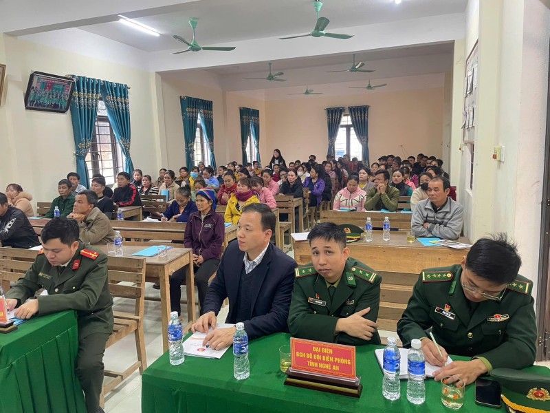 Người dân ở 2 xã biên giới của Nghệ An được tập huấn công tác quản lý và bảo vệ biên giới quốc gia Người dân ở 2 xã biên giới của Nghệ An được tập huấn công tác quản lý và bảo vệ biên giới quốc gia