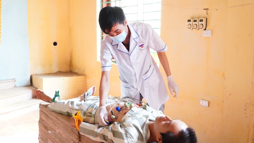 phạm nhân được y, bác sĩ Bệnh viện Quân y 105 khám sức khỏe. Ảnh: tuoitrethudo.com.vn. phạm nhân được y, bác sĩ Bệnh viện Quân y 105 khám sức khỏe. Ảnh: tuoitrethudo.com.vn.