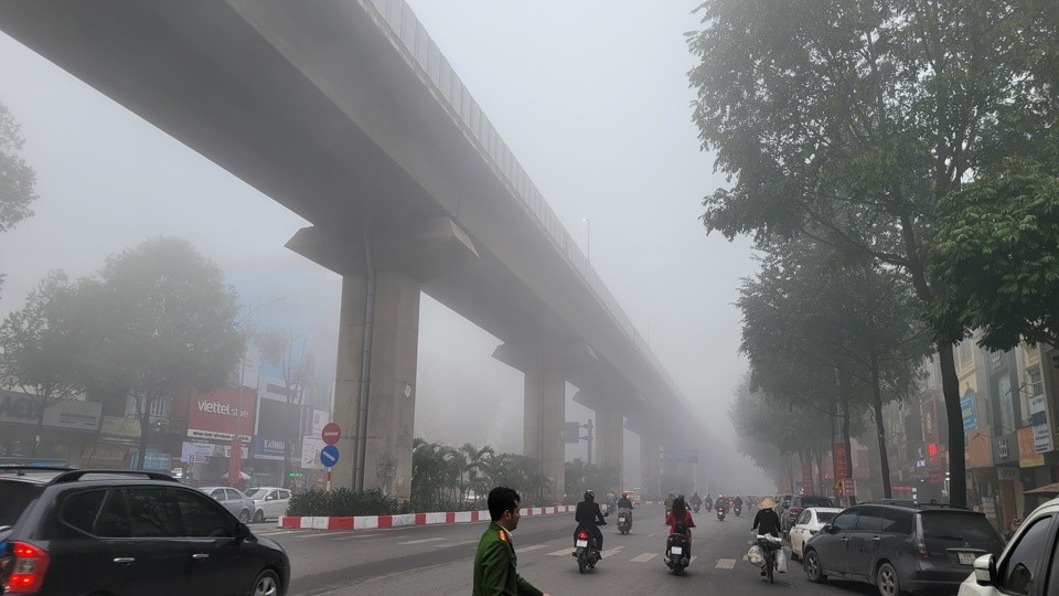Hà Nội có sương mù, trời rét ngày đầu tuần (30/12). (Ảnh minh họa: KT) Hà Nội có sương mù, trời rét ngày đầu tuần (30/12). (Ảnh minh họa: KT)