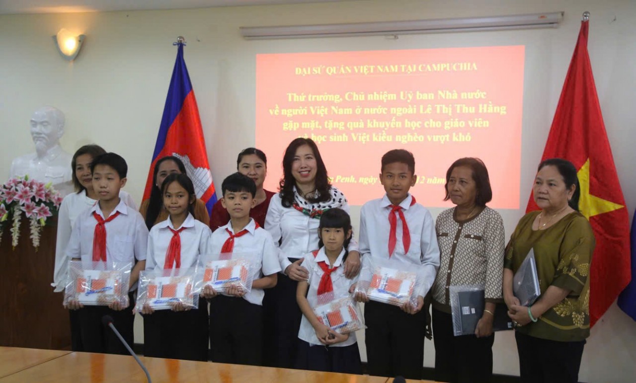 Create Favorable Conditions For Overseas Vietnamese Living In Cambodia Create Favorable Conditions For Overseas Vietnamese Living In Cambodia