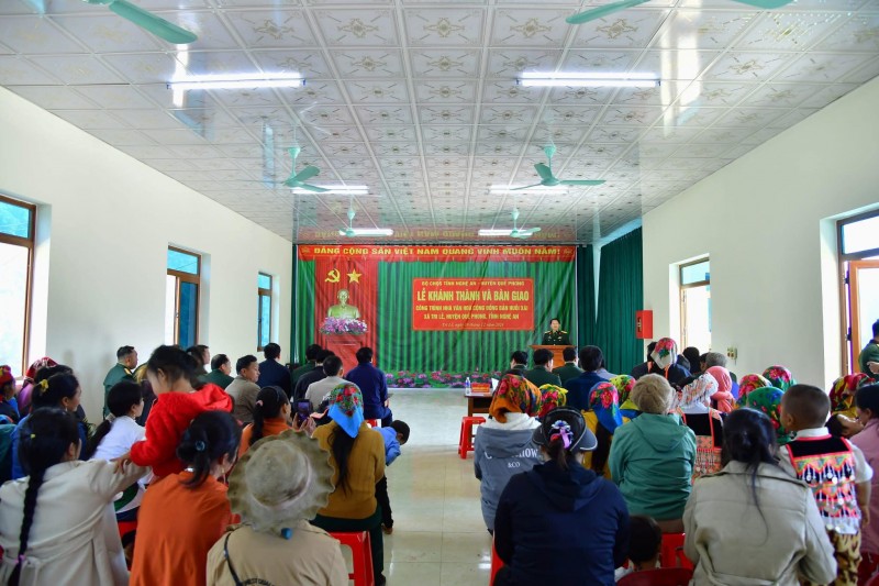 Bàn giao Nhà văn hóa cộng đồng cho đồng bào dân tộc Mông ở bản Huồi Xái (Nghệ An) Bàn giao Nhà văn hóa cộng đồng cho đồng bào dân tộc Mông ở bản Huồi Xái (Nghệ An)