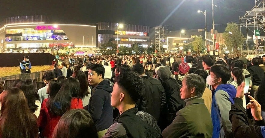 Vietnamese Nationwide Joyfully Welcome New Year 2025 Vietnamese Nationwide Joyfully Welcome New Year 2025