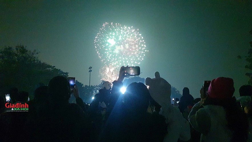 Vietnamese Nationwide Joyfully Welcome New Year 2025 Vietnamese Nationwide Joyfully Welcome New Year 2025