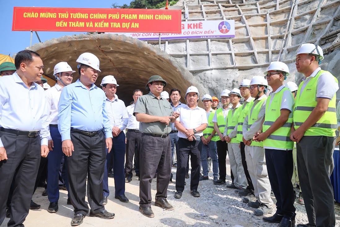 ĐỔI MỚI, SÁNG TẠO, TĂNG TỐC, BỨT PHÁ, ĐƯA ĐẤT NƯỚC VỮNG BƯỚC TIẾN VÀO KỶ NGUYÊN VƯƠN MÌNH, PHÁT TRIỂN GIÀU MẠNH, VĂN MINH, THỊNH VƯỢNG CỦA DÂN TỘC- Ảnh 6. ĐỔI MỚI, SÁNG TẠO, TĂNG TỐC, BỨT PHÁ, ĐƯA ĐẤT NƯỚC VỮNG BƯỚC TIẾN VÀO KỶ NGUYÊN VƯƠN MÌNH, PHÁT TRIỂN GIÀU MẠNH, VĂN MINH, THỊNH VƯỢNG CỦA DÂN TỘC- Ảnh 6.