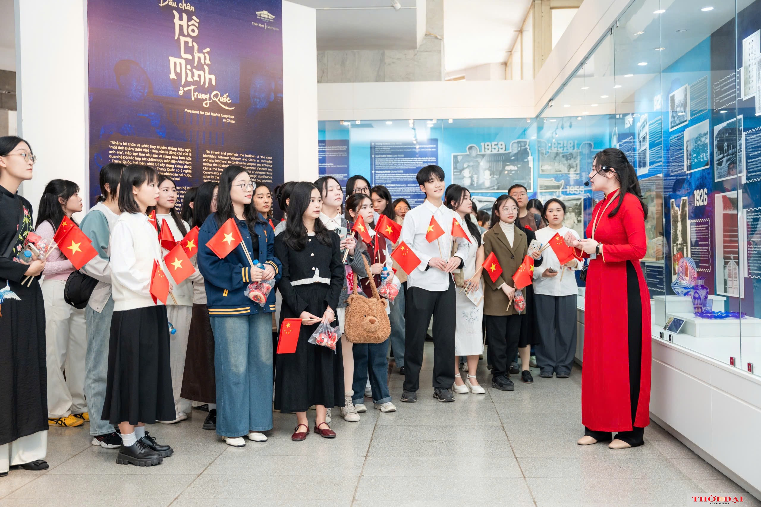 Sinh viên tham quan Triển lãm Dấu chân Hồ Chí Minh ở Trung Quốc: Nhịp cầu lịch sử kết nối thế hệ trẻ Việt - Trung