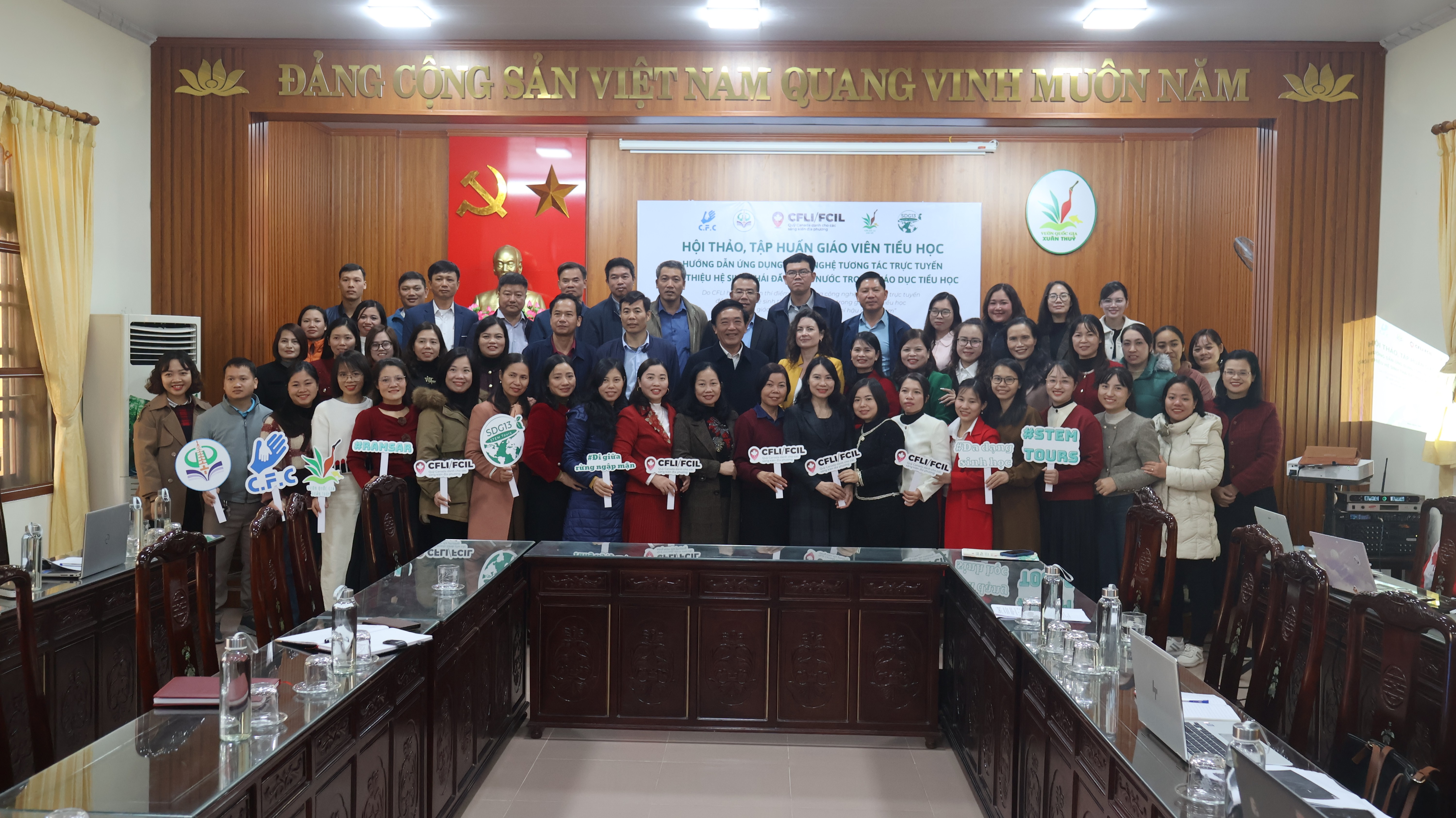 Canada nâng cao kỹ năng sư phạm cho giáo viên trong giảng dạy về ứng phó với biến đổi khí hậu Canada nâng cao kỹ năng sư phạm cho giáo viên trong giảng dạy về ứng phó với biến đổi khí hậu