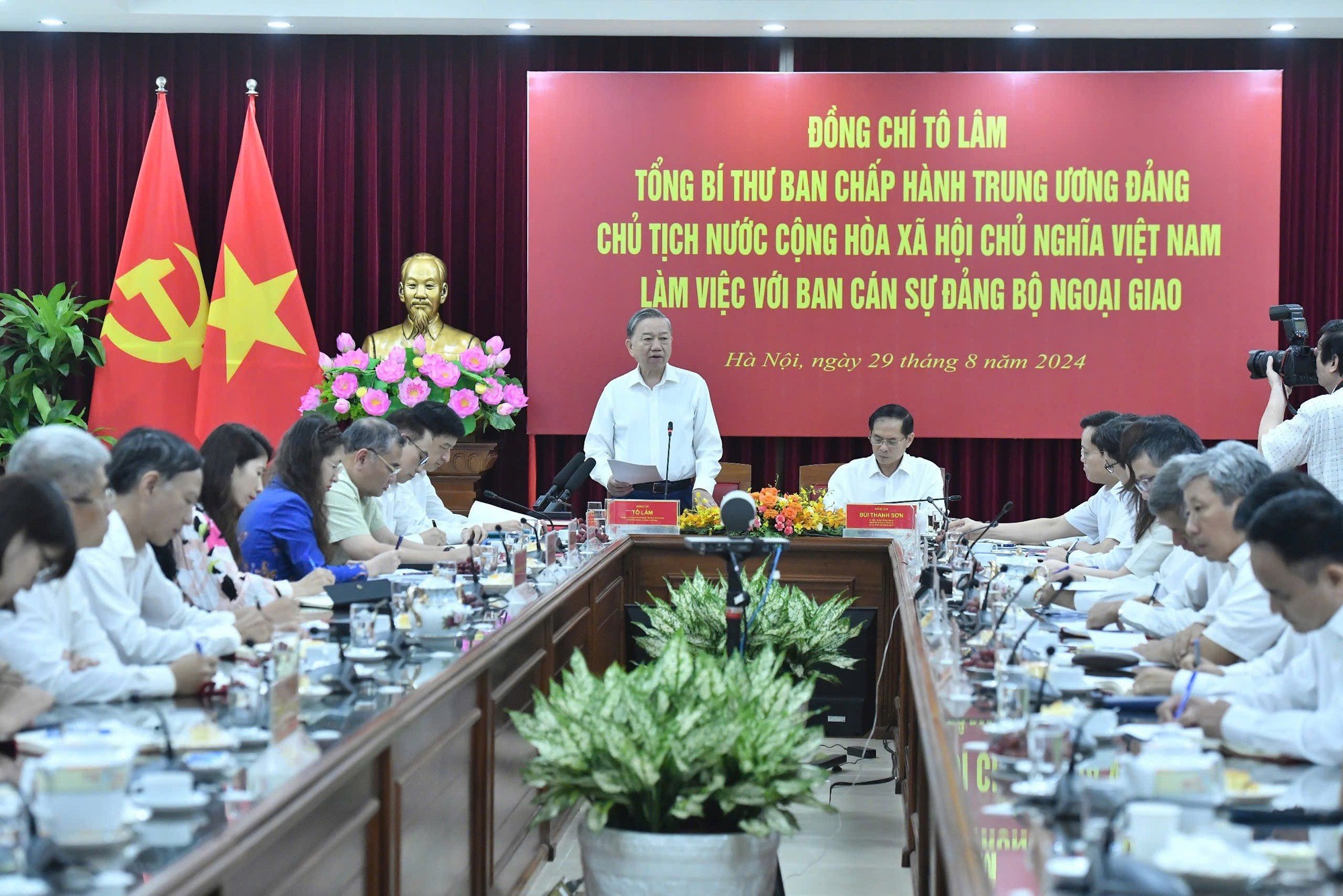 Đối ngoại Việt Nam năm 2024: Tích cực, chủ động góp phần tạo đà đưa đất nước bước vào kỷ nguyên mới Đối ngoại Việt Nam năm 2024: Tích cực, chủ động góp phần tạo đà đưa đất nước bước vào kỷ nguyên mới