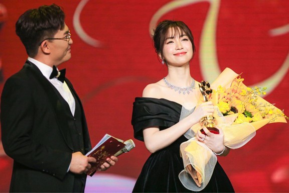 Ca sỹ Hòa Minzy vỡ òa vì xúc động khi lần đầu tiên nhận giải Mai vàng ở hạng mục Mai Vàng sẽ mang đến điều gì tại lễ trao giải lần thứ 30 năm 2024?