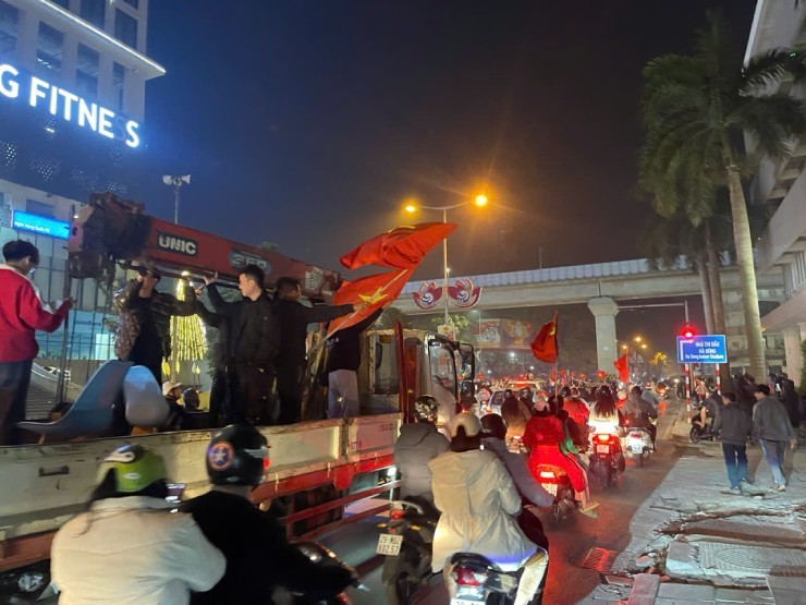 Nhân dân cả nước xuống đường Việt Nam vô địch AFF Cup 2024, cả nước tưng bừng mừng chiến thắng