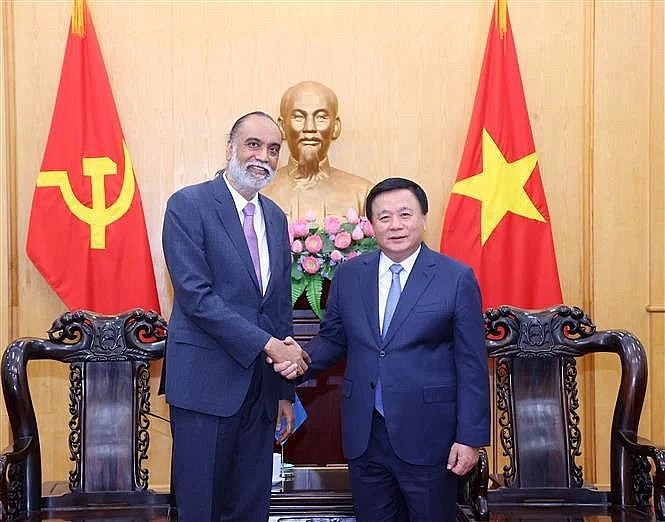 Prof. Dr. Nguyen Xuan Thang (R), Politburo member, President of the Ho Chi Minh National Academy of Politics (HCMA), and Chairman of the Central Theory Council, on January 6 receives the UN Under-Secretary-General for Digital and Emerging Technologies and the UN Secretary-General’s Envoy on Technology Amandeep Singh Gill. (Photo: VNA) Prof. Dr. Nguyen Xuan Thang (R), Politburo member, President of the Ho Chi Minh National Academy of Politics (HCMA), and Chairman of the Central Theory Council, on January 6 receives the UN Under-Secretary-General for Digital and Emerging Technologies and the UN Secretary-General’s Envoy on Technology Amandeep Singh Gill. (Photo: VNA)