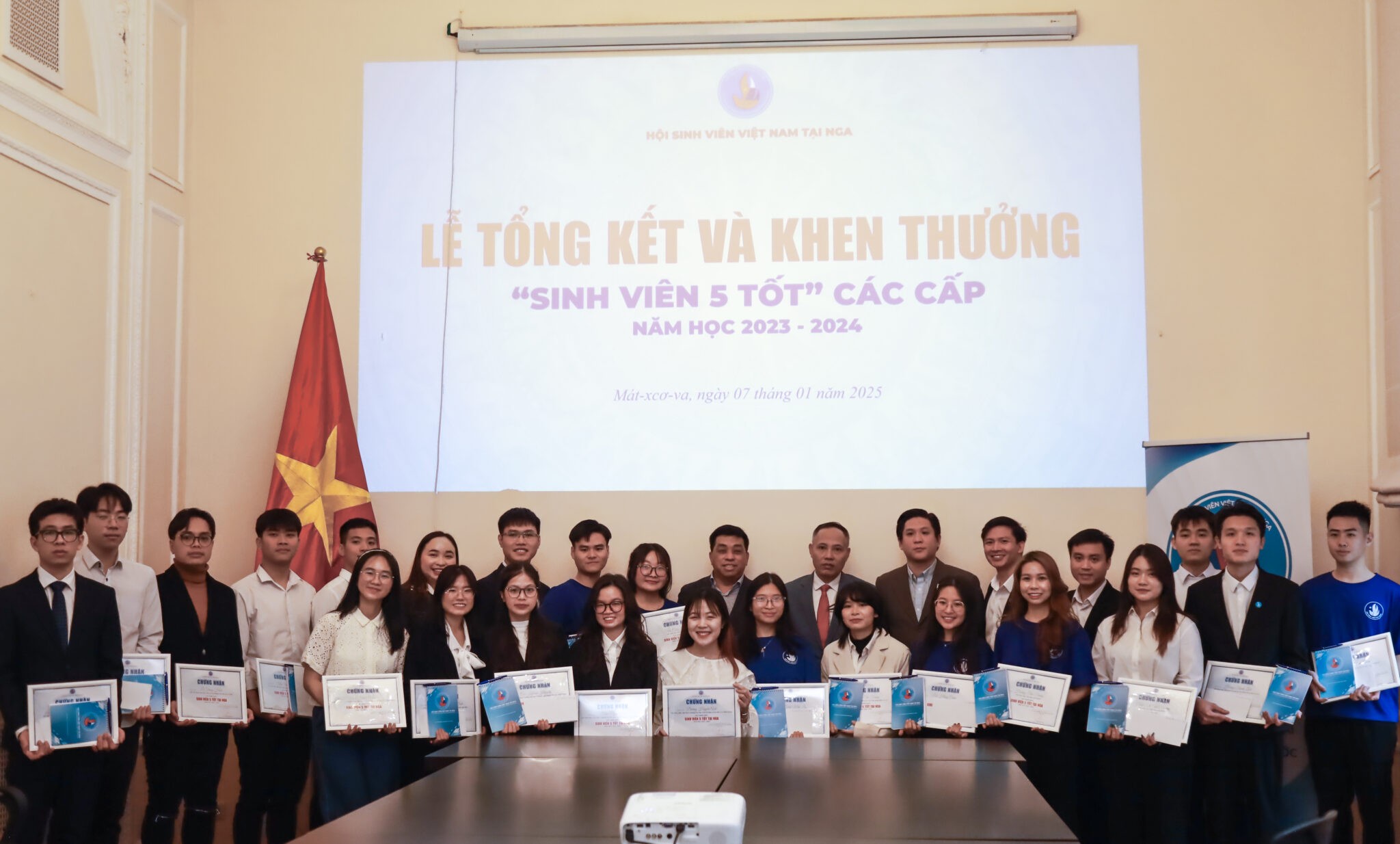 Tuyên dương sinh viên Việt Nam “5 tốt” tại Liên bang Nga Tuyên dương sinh viên Việt Nam “5 tốt” tại Liên bang Nga
