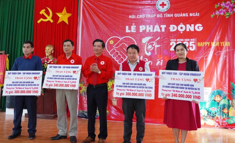 Hàng nghìn suất quà dành cho người dân ở Quảng Ngãi từ Phong trào “Tết Nhân ái” Hàng nghìn suất quà dành cho người dân ở Quảng Ngãi từ Phong trào “Tết Nhân ái”