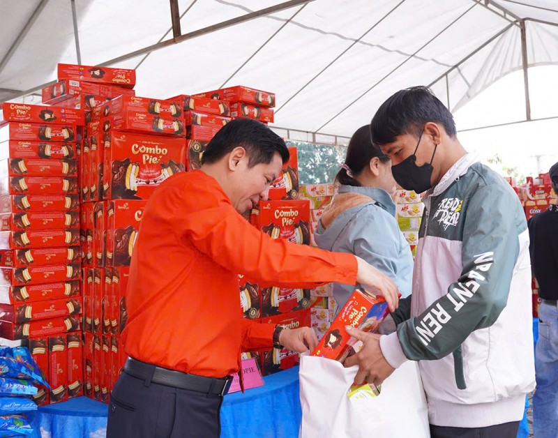 Hàng nghìn suất quà dành cho người dân ở Quảng Ngãi từ Phong trào “Tết Nhân ái” Hàng nghìn suất quà dành cho người dân ở Quảng Ngãi từ Phong trào “Tết Nhân ái”