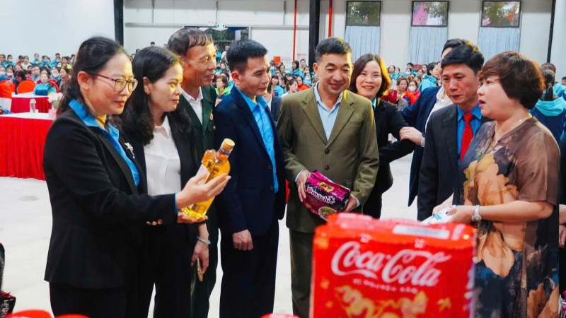 LĐLĐ tỉnh Thái Nguyên: Tổ chức các hoạt động chăm lo dịp Tết Nguyên đán Ất Tỵ 2025 LĐLĐ tỉnh Thái Nguyên: Tổ chức các hoạt động chăm lo dịp Tết Nguyên đán Ất Tỵ 2025