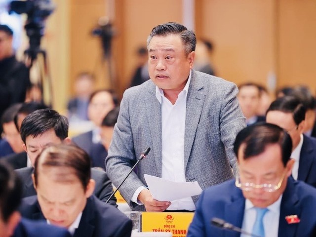 Chủ tịch UBND TP Hà Nội Trần Sỹ Thanh phát biểu (Ảnh: T.L). Chủ tịch UBND TP Hà Nội Trần Sỹ Thanh phát biểu (Ảnh: T.L).