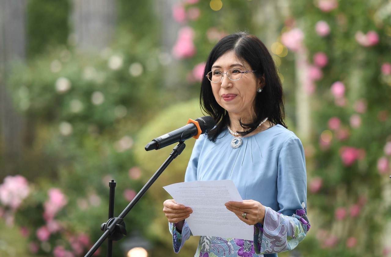 Akiko Morioka, spouse of the Malaysian Ambassador speaks at the gathering. Akiko Morioka, spouse of the Malaysian Ambassador speaks at the gathering.