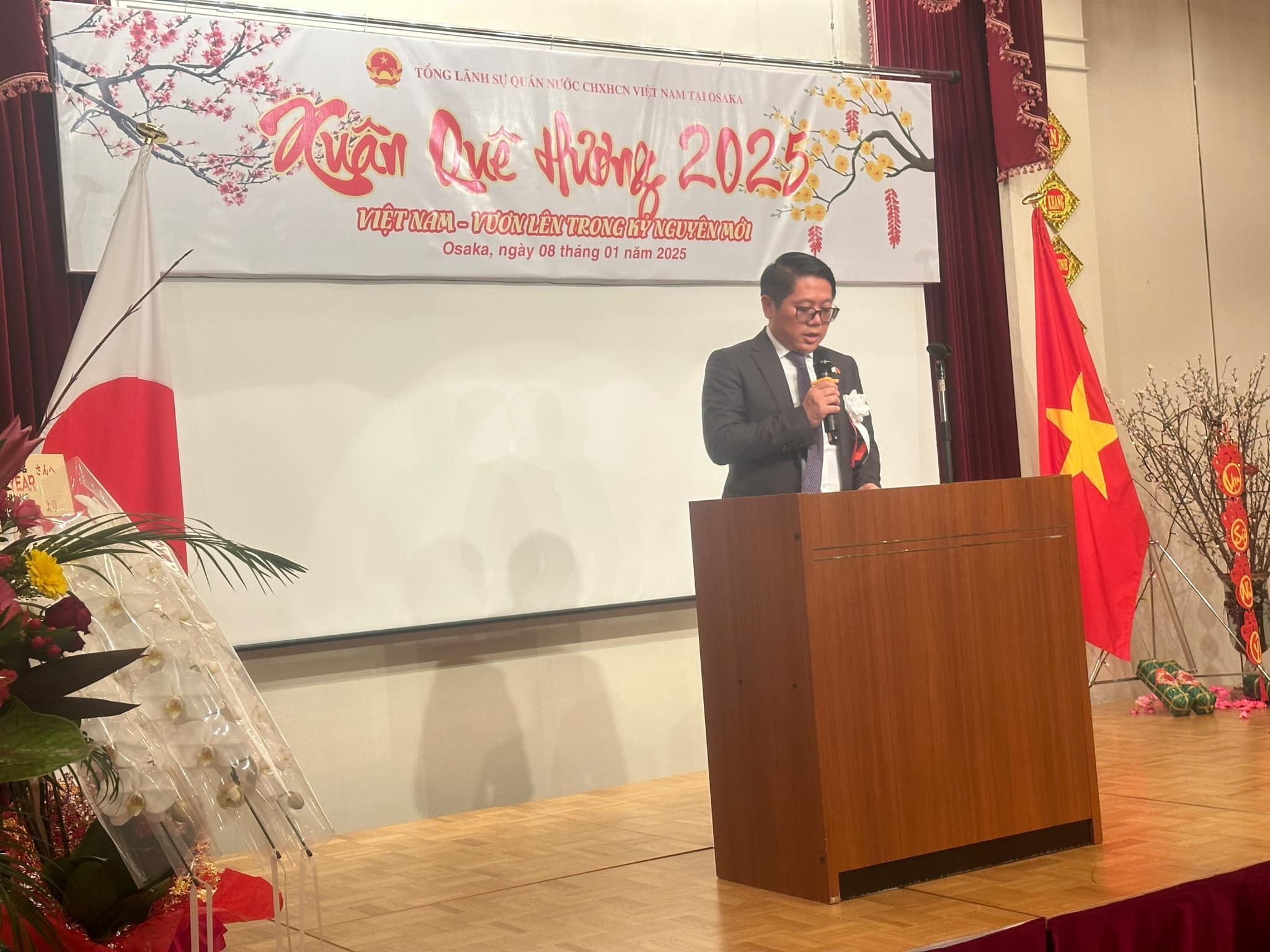 Cộng đồng người Việt tại Osaka (Nhật Bản) vui Xuân quê hương Ất Tỵ Cộng đồng người Việt tại Osaka (Nhật Bản) vui Xuân quê hương Ất Tỵ