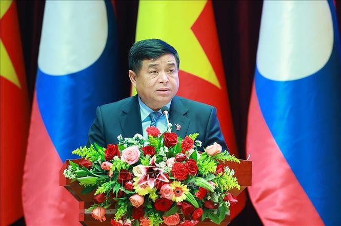 Tháo gỡ vướng mắc, thúc đẩy hợp tác kinh tế tương xứng với quan hệ Việt Nam - Lào