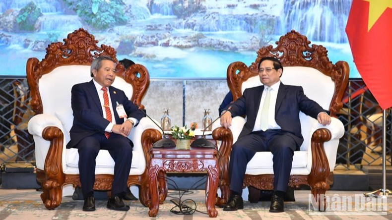 Thúc đẩy giao lưu nhân dân, không ngừng củng cố, vun đắp mối quan hệ hữu nghị đặc biệt Việt Nam-Lào Thúc đẩy giao lưu nhân dân, không ngừng củng cố, vun đắp mối quan hệ hữu nghị đặc biệt Việt Nam-Lào