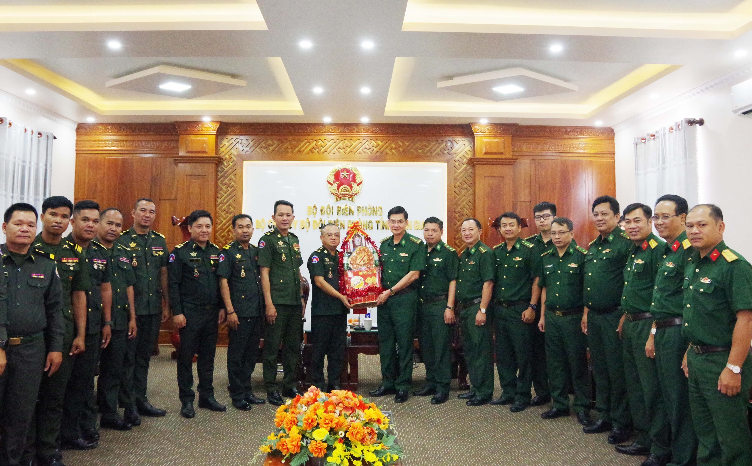 Các đoàn công tác Campuchia thăm, chúc Tết Nguyên Đán Ất Tỵ Việt Nam Các đoàn công tác Campuchia thăm, chúc Tết Nguyên Đán Ất Tỵ Việt Nam