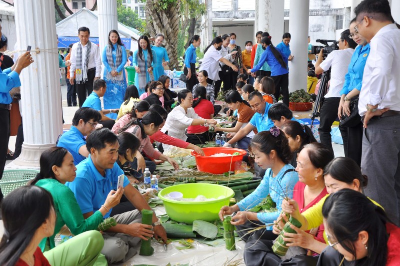 Khai mạc Chương trình “Tết Sum vầy - Xuân ơn Đảng” và “Chợ Tết Công đoàn” năm 2025 tại Cần Thơ Khai mạc Chương trình “Tết Sum vầy - Xuân ơn Đảng” và “Chợ Tết Công đoàn” năm 2025 tại Cần Thơ