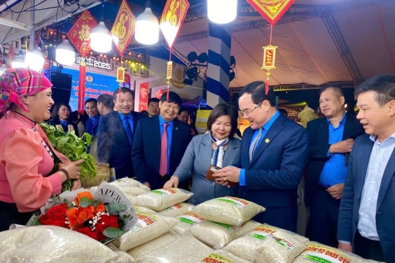 Chợ Tết Công Đoàn 2025: Lan toả nghĩa tình tới đoàn viên, người lao động Chợ Tết Công Đoàn 2025: Lan toả nghĩa tình tới đoàn viên, người lao động
