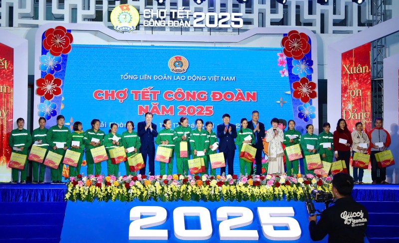 Chợ Tết Công Đoàn 2025: Lan toả nghĩa tình tới đoàn viên, người lao động Chợ Tết Công Đoàn 2025: Lan toả nghĩa tình tới đoàn viên, người lao động
