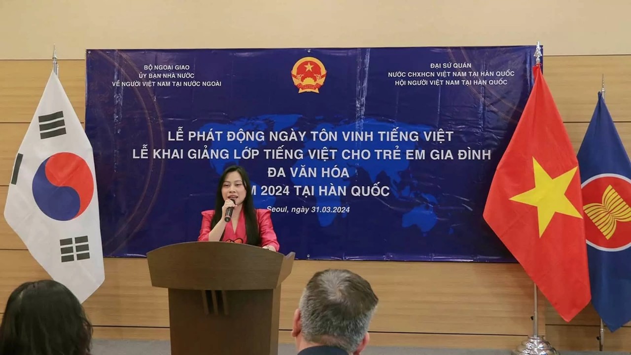 Chairman of the Vietnamese Association in Korea Le Nguyen Minh Phuong speaks at the event. (Photo: TGCC) Chairman of the Vietnamese Association in Korea Le Nguyen Minh Phuong speaks at the event. (Photo: TGCC)