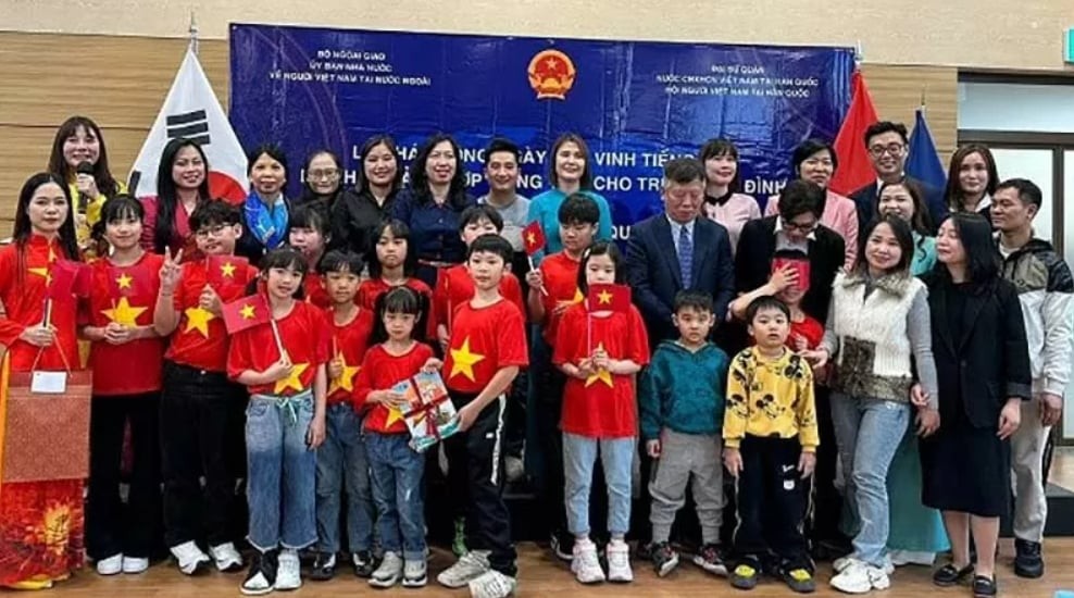 Launching Ceremony of Vietnamese Language Honor Day and Opening of Vietnamese Classes for Multicultural Children in South Korea, 2024. (Photo: State Committee for Overseas Vietnamese) Launching Ceremony of Vietnamese Language Honor Day and Opening of Vietnamese Classes for Multicultural Children in South Korea, 2024. (Photo: State Committee for Overseas Vietnamese)
