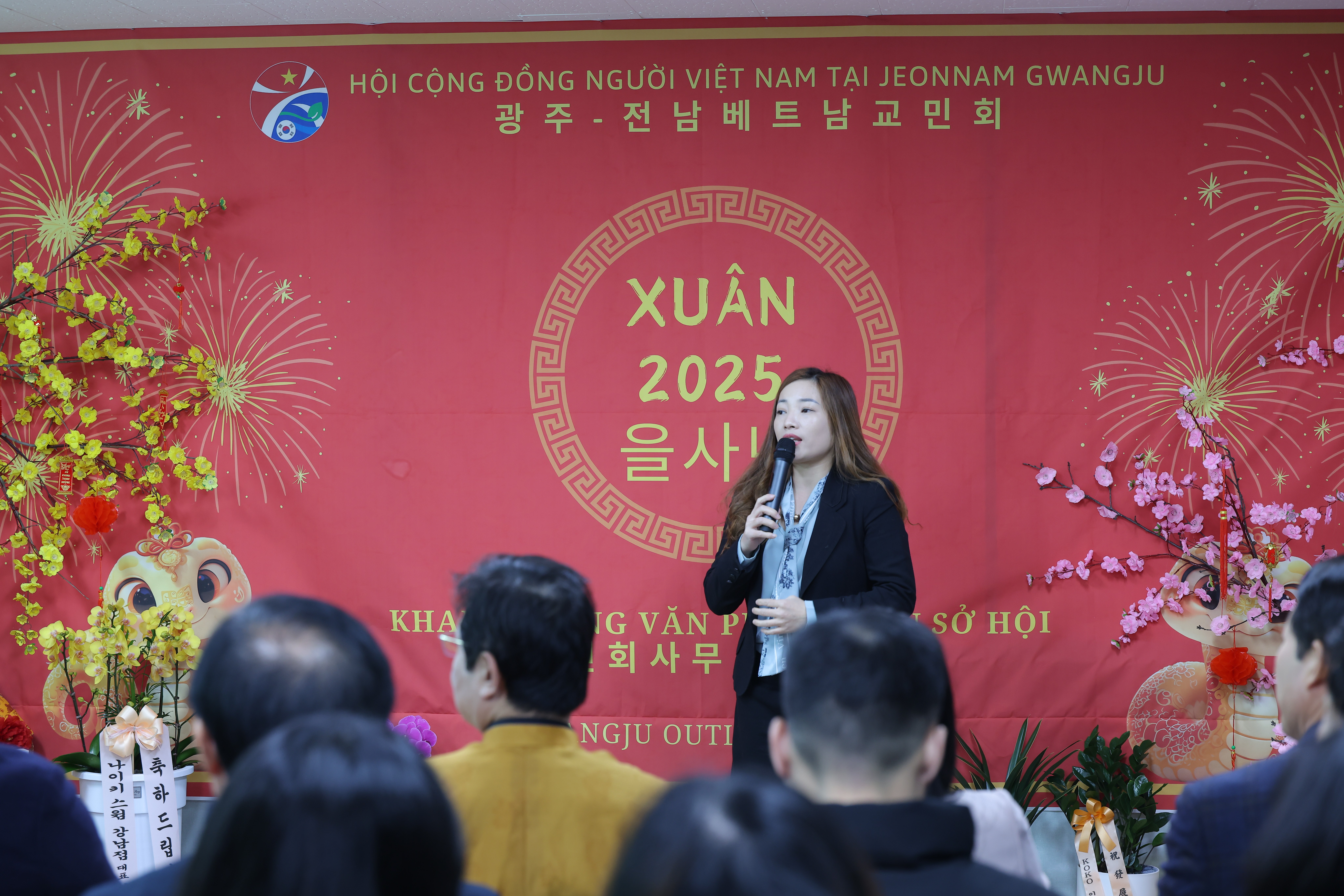 Hội người Việt Nam tại khu vực Gwangju-Jeonnam (Hàn Quốc) khai trương văn phòng mới Hội người Việt Nam tại khu vực Gwangju-Jeonnam (Hàn Quốc) khai trương văn phòng mới