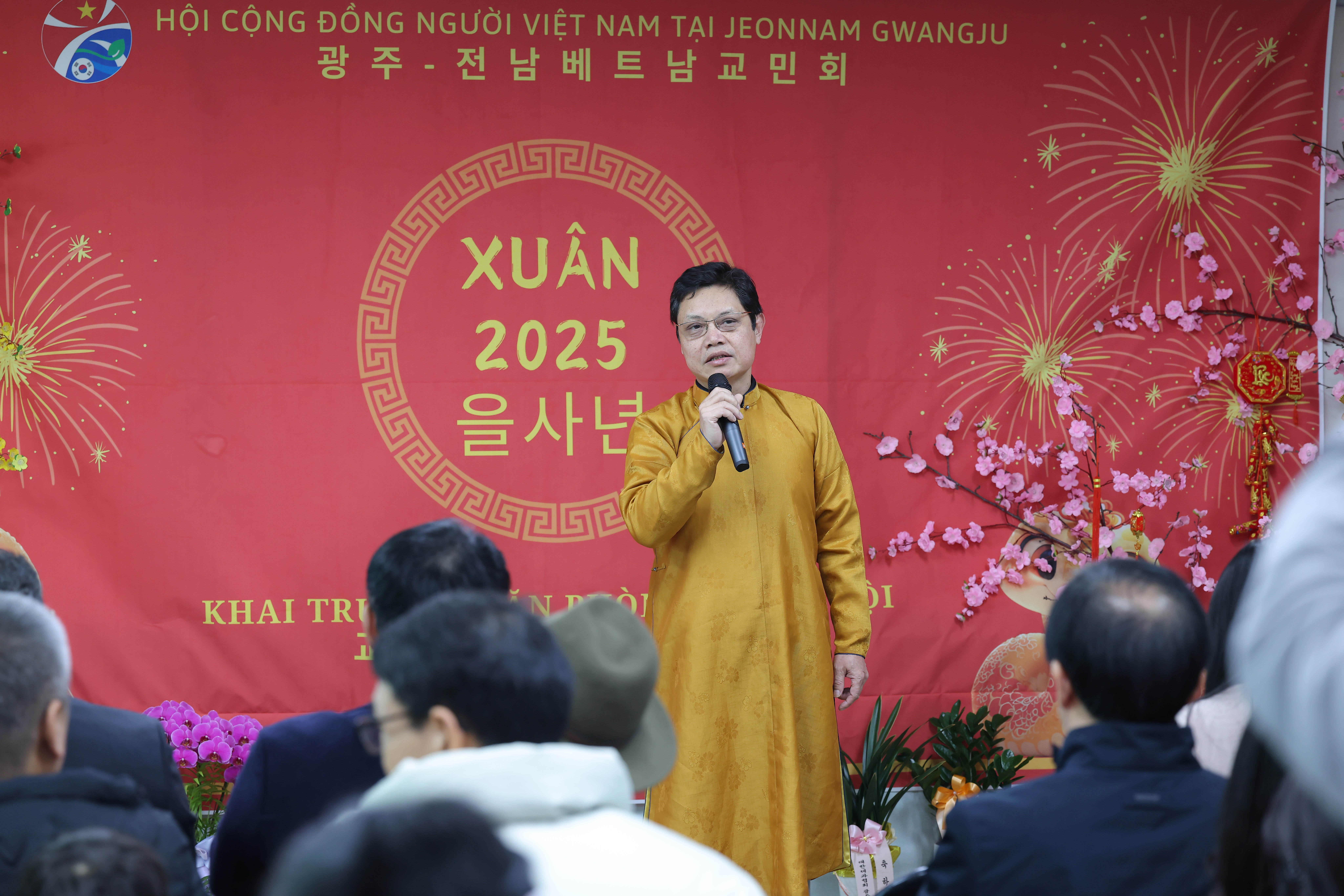 Hội người Việt Nam tại khu vực Gwangju-Jeonnam (Hàn Quốc) khai trương văn phòng mới Hội người Việt Nam tại khu vực Gwangju-Jeonnam (Hàn Quốc) khai trương văn phòng mới