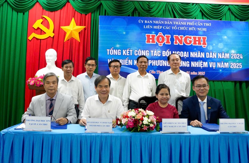 Liên hiệp các tổ chức hữu nghị Cần Thơ được VUFO tặng Cờ Thi đua năm 2024 Liên hiệp các tổ chức hữu nghị Cần Thơ được VUFO tặng Cờ Thi đua năm 2024