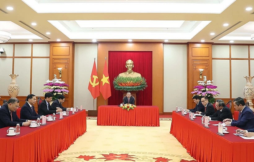 General Secretary of the Communist Party of Vietnam (CPV) Central Committee To Lam and General Secretary of the Communist Party of China (CPC) Central Committee and President of China Xi Jinping talk over the phone on January 15. (Photo: VNA) General Secretary of the Communist Party of Vietnam (CPV) Central Committee To Lam and General Secretary of the Communist Party of China (CPC) Central Committee and President of China Xi Jinping talk over the phone on January 15. (Photo: VNA)