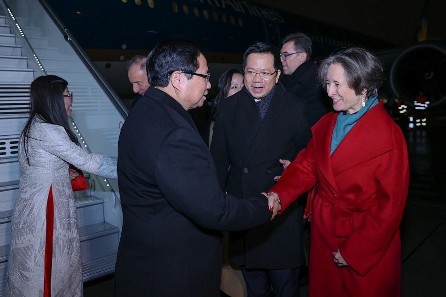 Prime Minister Pham Minh Chinh arrives in Warsaw, beginning an official visit to the Republic of Poland, at the invitation of Prime Minister Donald Tusk. (Photo: VGP). Prime Minister Pham Minh Chinh arrives in Warsaw, beginning an official visit to the Republic of Poland, at the invitation of Prime Minister Donald Tusk. (Photo: VGP).