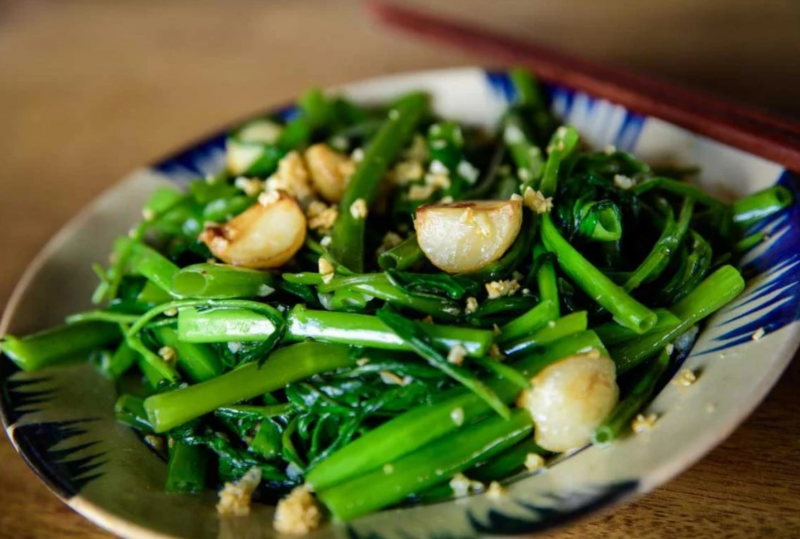 Taste Atlas: Rau muống xào tỏi là món ăn kèm ngon nhất Đông Nam Á Taste Atlas: Rau muống xào tỏi là món ăn kèm ngon nhất Đông Nam Á