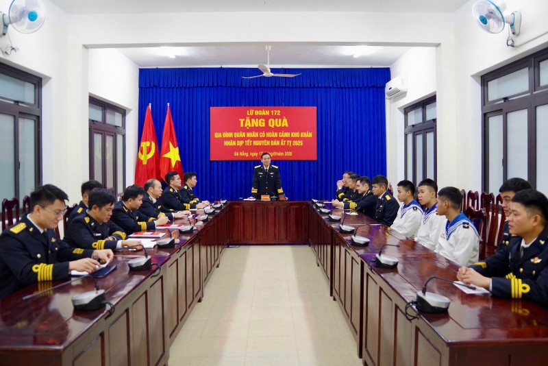 Lữ đoàn 172 trao quà Tết đến đồng đội có hoàn cảnh khó khăn Lữ đoàn 172 trao quà Tết đến đồng đội có hoàn cảnh khó khăn