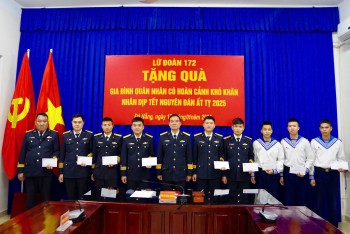Lữ đoàn 172 trao quà Tết đến đồng đội có hoàn cảnh khó khăn
