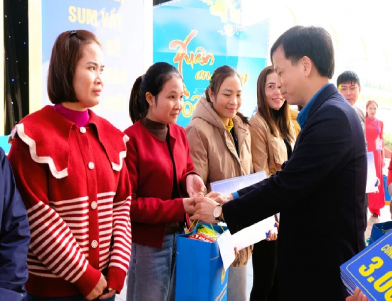 “Ngày hội Công nhân - Phiên chợ nghĩa tình” hoạt động ý nghĩa dành cho đoàn viên, người lao động tại Thanh Hóa “Ngày hội Công nhân - Phiên chợ nghĩa tình” hoạt động ý nghĩa dành cho đoàn viên, người lao động tại Thanh Hóa