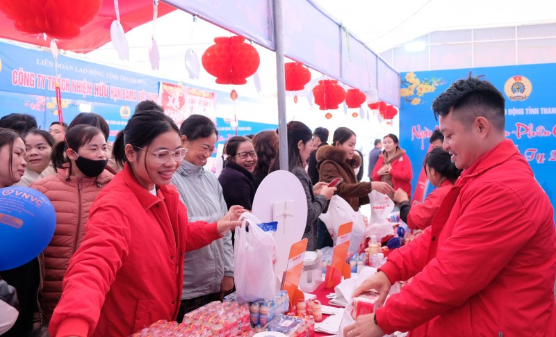 “Ngày hội Công nhân - Phiên chợ nghĩa tình” hoạt động ý nghĩa dành cho đoàn viên, người lao động tại Thanh Hóa “Ngày hội Công nhân - Phiên chợ nghĩa tình” hoạt động ý nghĩa dành cho đoàn viên, người lao động tại Thanh Hóa