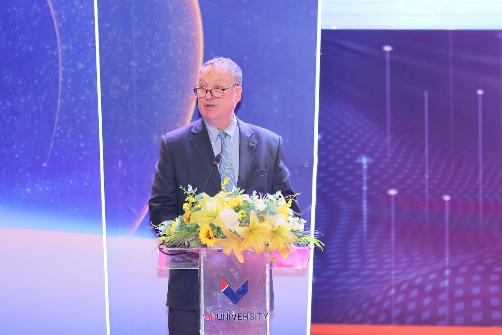 Trường đại học của tỷ phú Phạm Nhật Vượng được Bộ GD&ĐT vinh danh Trường đại học của tỷ phú Phạm Nhật Vượng được Bộ GD&ĐT vinh danh