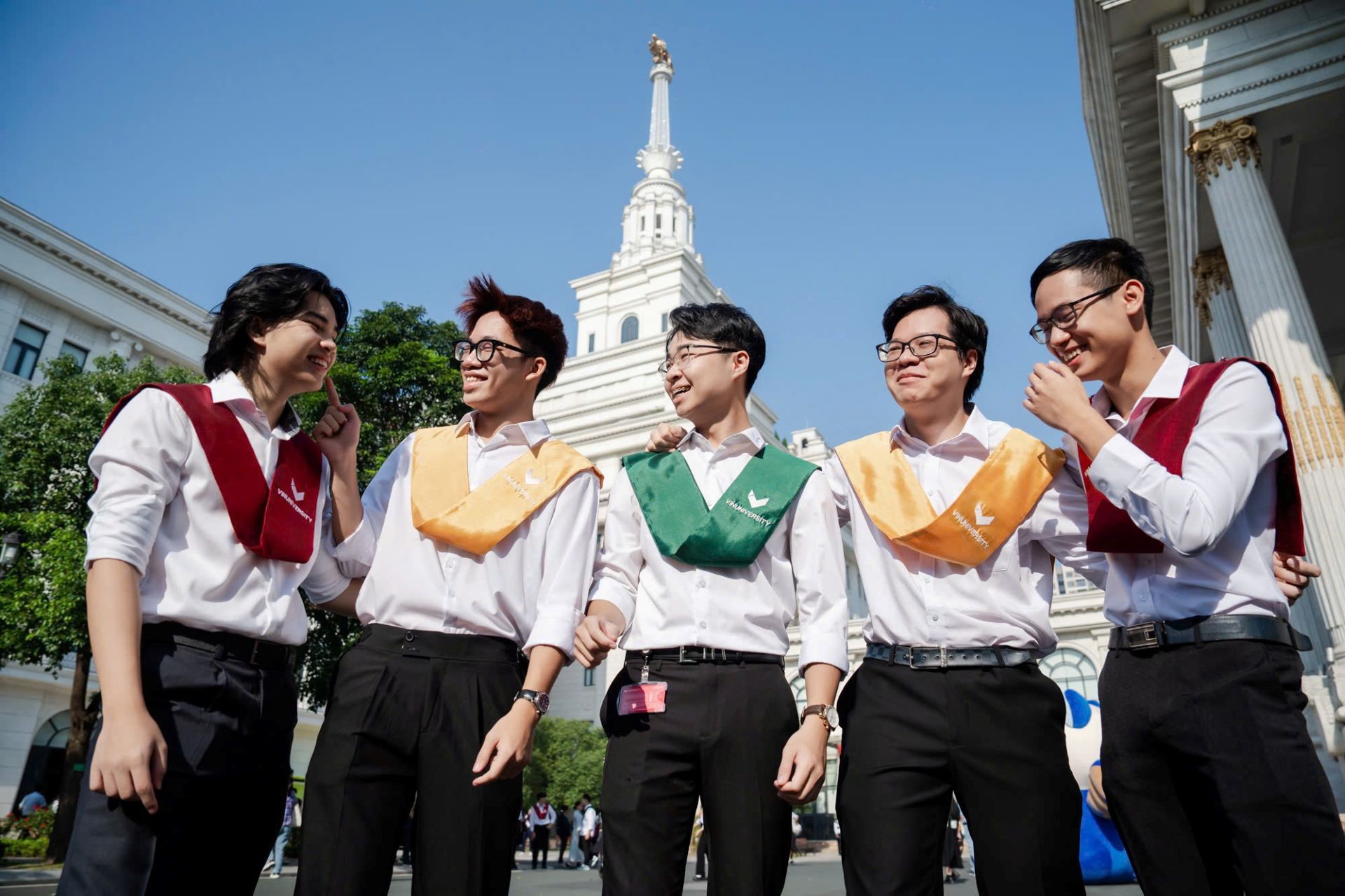 Trường đại học của tỷ phú Phạm Nhật Vượng được Bộ GD&ĐT vinh danh Trường đại học của tỷ phú Phạm Nhật Vượng được Bộ GD&ĐT vinh danh