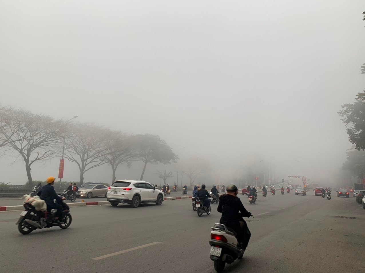 Khu vực Hà Nội: trời nhiều mây, không mưa, sáng sớm có sương mù và sương mù nhẹ, trưa chiều giảm mây trời nắng. Khu vực Hà Nội: trời nhiều mây, không mưa, sáng sớm có sương mù và sương mù nhẹ, trưa chiều giảm mây trời nắng.