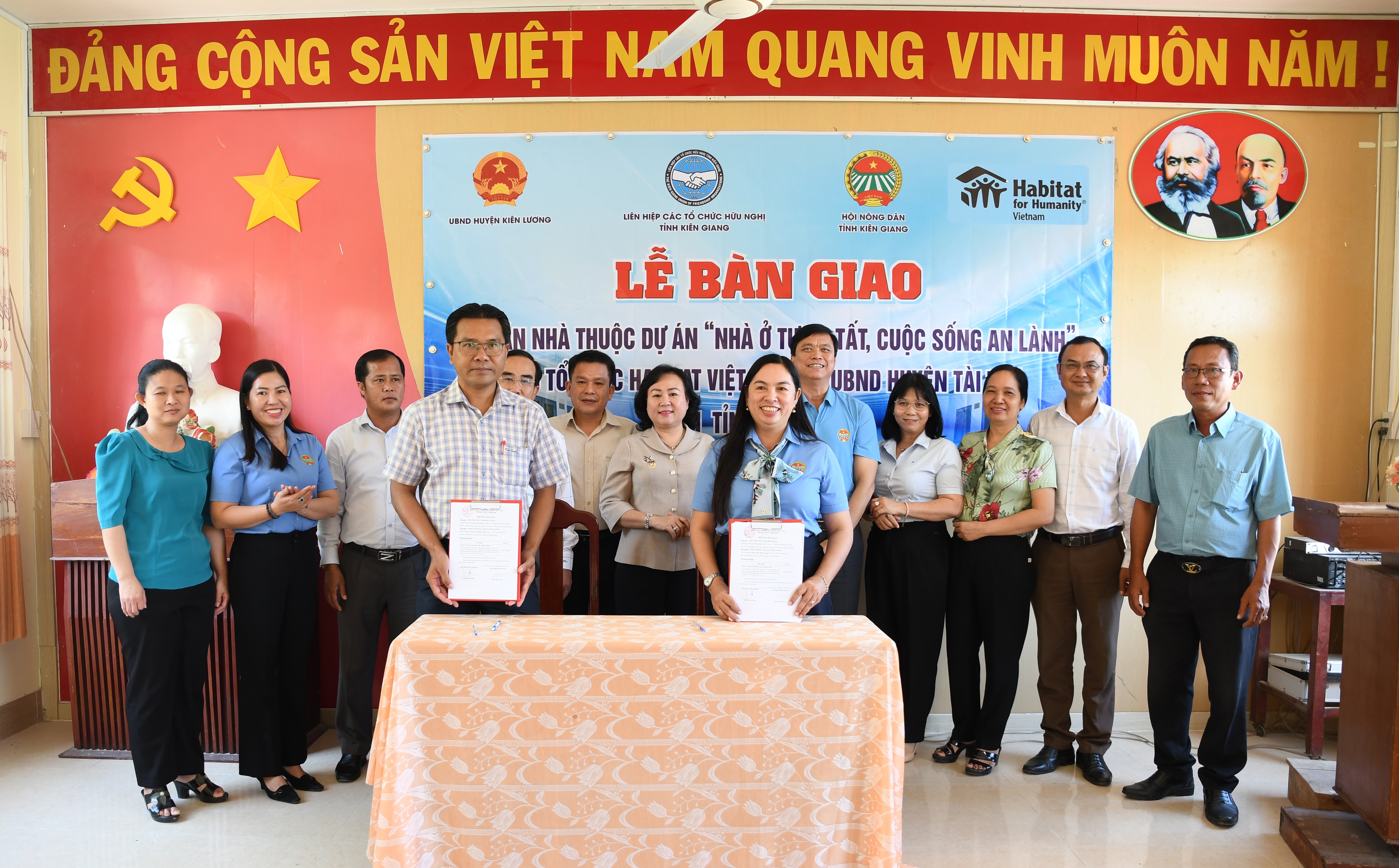 Lễ ký kết bàn giao nhà Lễ ký kết bàn giao nhà