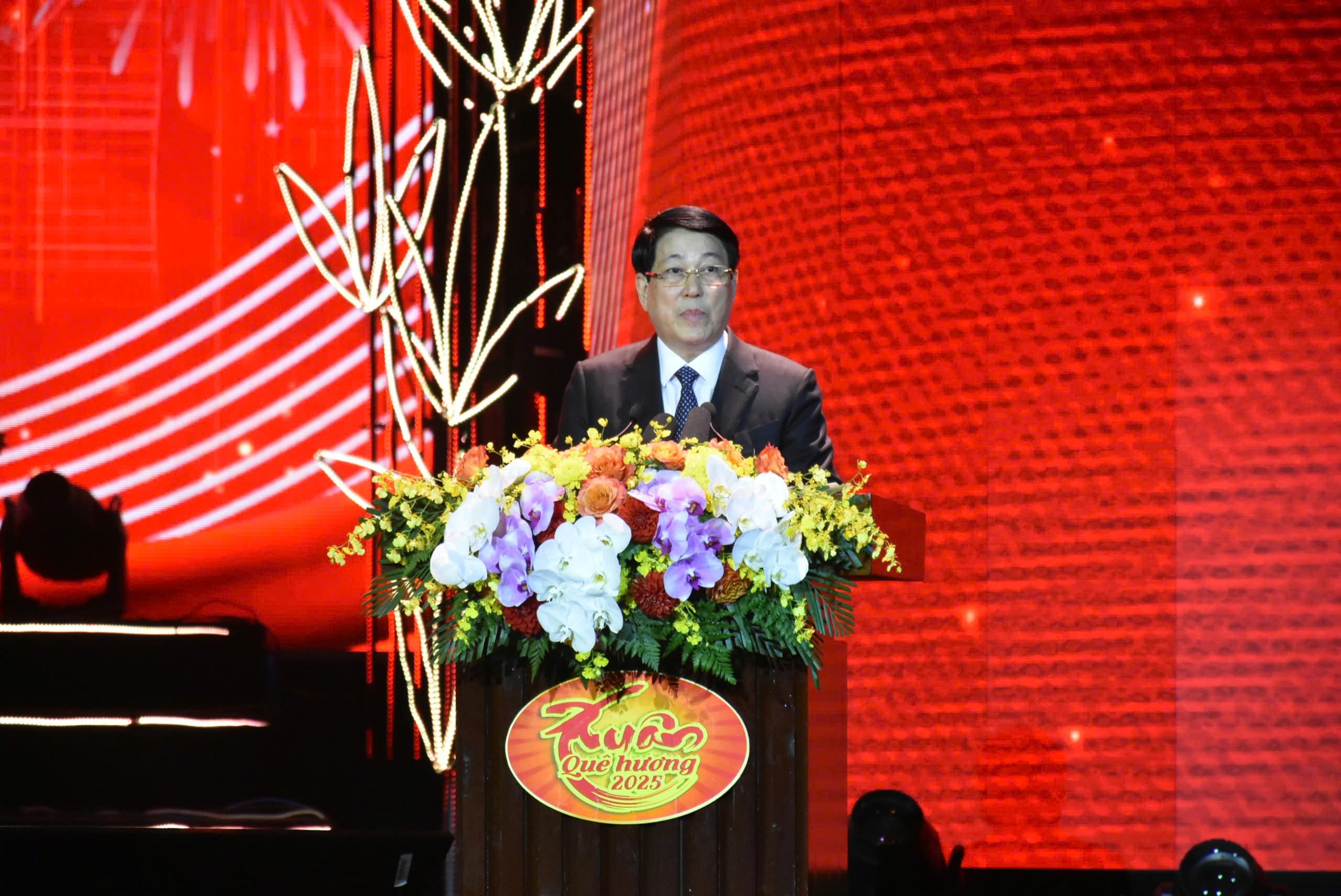 Chủ tịch nước Lương Cường đánh trống khai hội Xuân Quê hương 2025 và gửi niềm tin vào kiều bào Chủ tịch nước Lương Cường đánh trống khai hội Xuân Quê hương 2025 và gửi niềm tin vào kiều bào