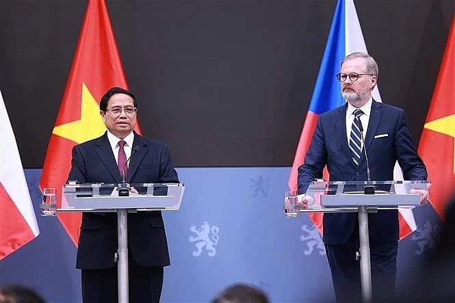 Prime Minister Pham Minh Chinh (left) and his Czech counterpart Petr Fiala inform the results of their talks at a joint press conference in Prague on January 20. (Photo: VNA) Prime Minister Pham Minh Chinh (left) and his Czech counterpart Petr Fiala inform the results of their talks at a joint press conference in Prague on January 20. (Photo: VNA)