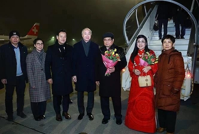 Prime Minister Pham Minh Chinh, his spouse, and a high-ranking delegation of Vietnam land at Zurich Airport on January 20 night (local time). (Photo: VNA) Prime Minister Pham Minh Chinh, his spouse, and a high-ranking delegation of Vietnam land at Zurich Airport on January 20 night (local time). (Photo: VNA)