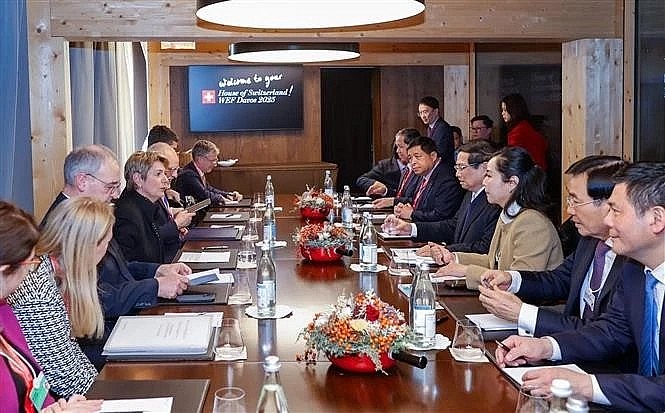 The talks between Vietnamese Prime Minister Pham Minh Chinh and Swiss President Karin Keller-Sutter in Davos on January 21 afternoon (local time). (Photo: VNA) The talks between Vietnamese Prime Minister Pham Minh Chinh and Swiss President Karin Keller-Sutter in Davos on January 21 afternoon (local time). (Photo: VNA)