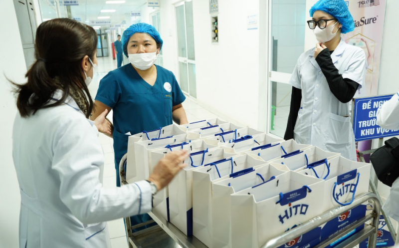 (70 phần quà là sữa Hito Grow sẵn sàng trao tận tay các bệnh nhi (70 phần quà là sữa Hito Grow sẵn sàng trao tận tay các bệnh nhi