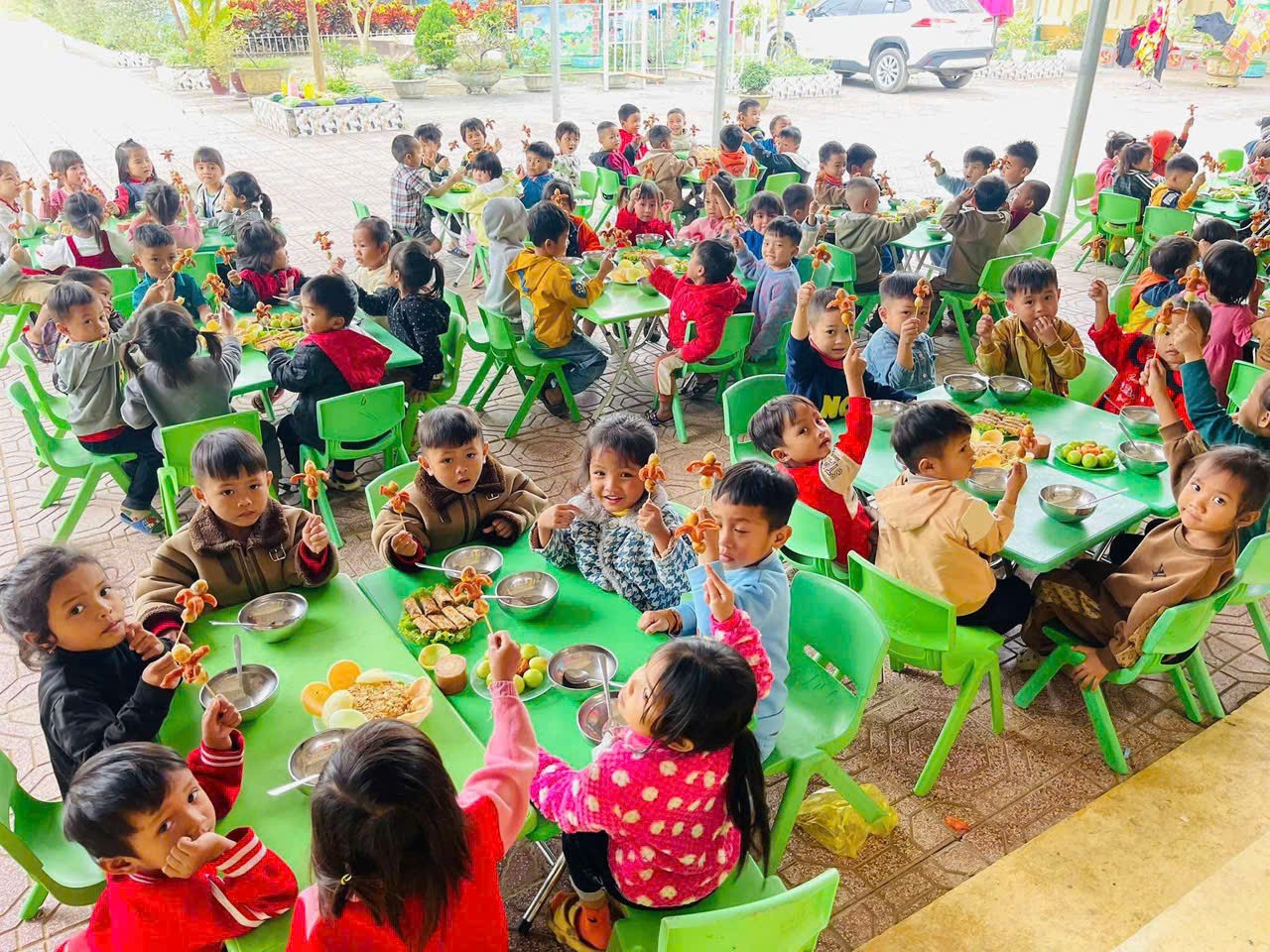 Tết ấm áp đến với trẻ em vùng cao Quảng Trị và Quảng Ngãi Tết ấm áp đến với trẻ em vùng cao Quảng Trị và Quảng Ngãi