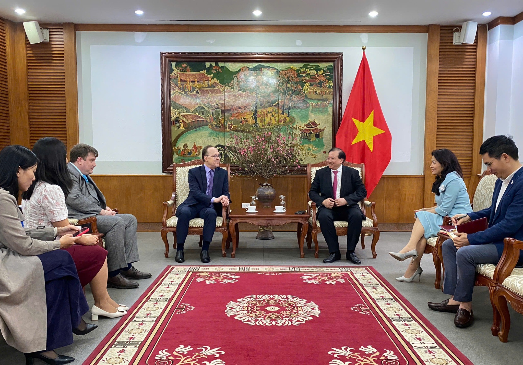 Thứ trưởng Bộ Văn hóa, Thể thao và Du lịch Tạ Quang Đông có buổi làm việc với Đại sứ đặc mệnh toàn quyền Liên bang Nga tại Việt Nam Gennady Bezdetko Thứ trưởng Bộ Văn hóa, Thể thao và Du lịch Tạ Quang Đông có buổi làm việc với Đại sứ đặc mệnh toàn quyền Liên bang Nga tại Việt Nam Gennady Bezdetko